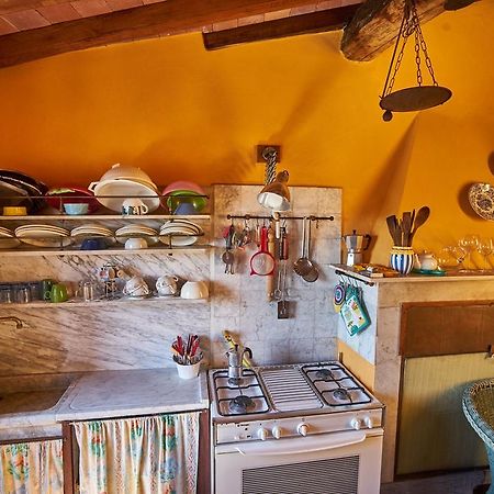 Sotto Il Castello Bed & Breakfast Trebiano ภายนอก รูปภาพ