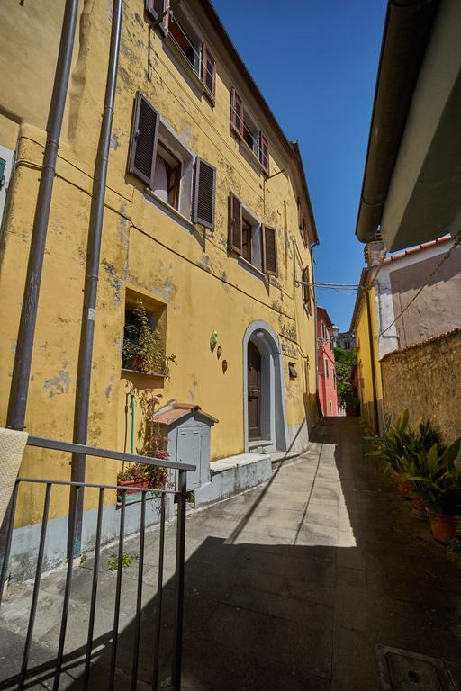 Sotto Il Castello Bed & Breakfast Trebiano ภายนอก รูปภาพ