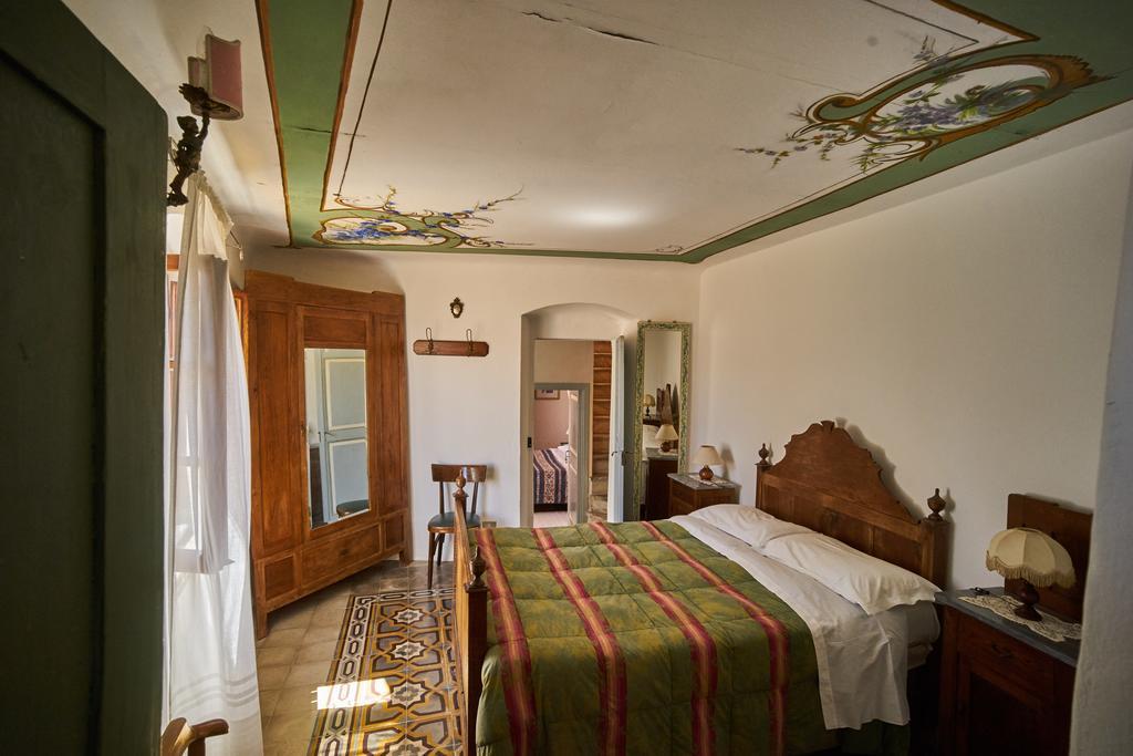 Sotto Il Castello Bed & Breakfast Trebiano ภายนอก รูปภาพ
